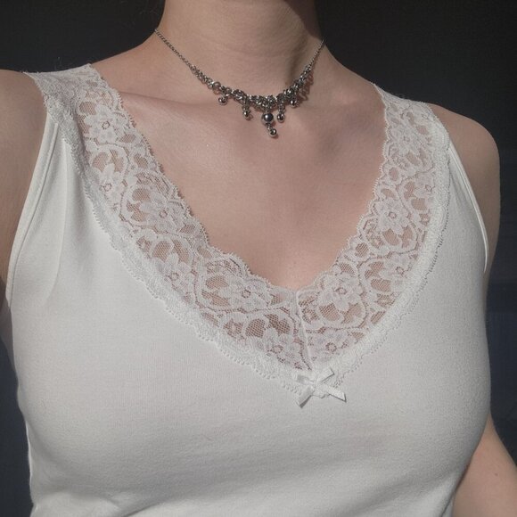 Gothic Victorian style V-shaped necklace with a small silver chain - Picture 10 of 12